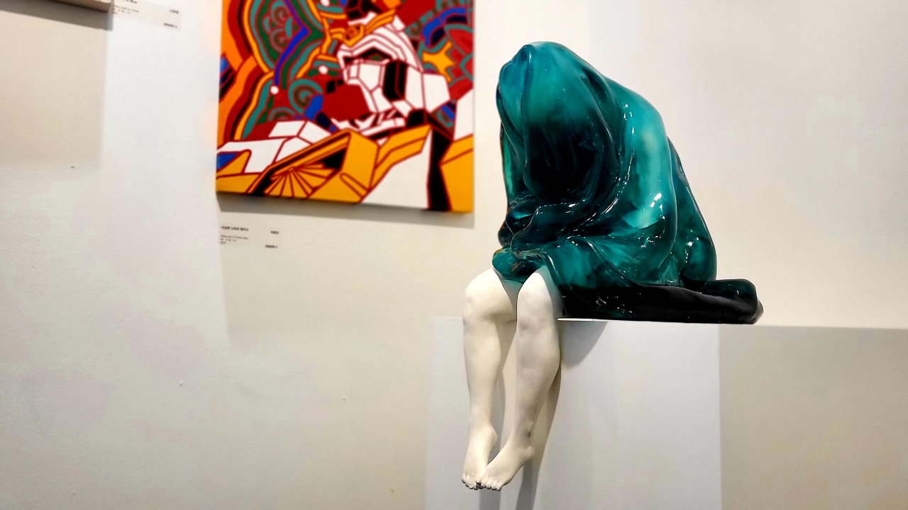 Works by emerging artists are exhibited at the HoHo Art Festival at Collabo Haus Dosan.  (Kim Hae-yeon/ The Korea Herald)