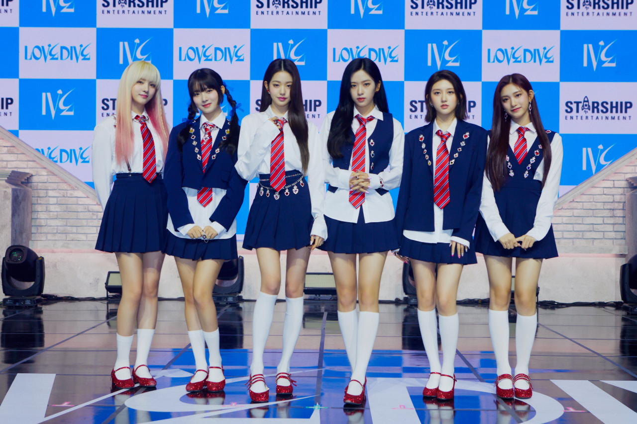 Girl group Ive poses during an online press conference Tuesday. (Starship Entertainment)