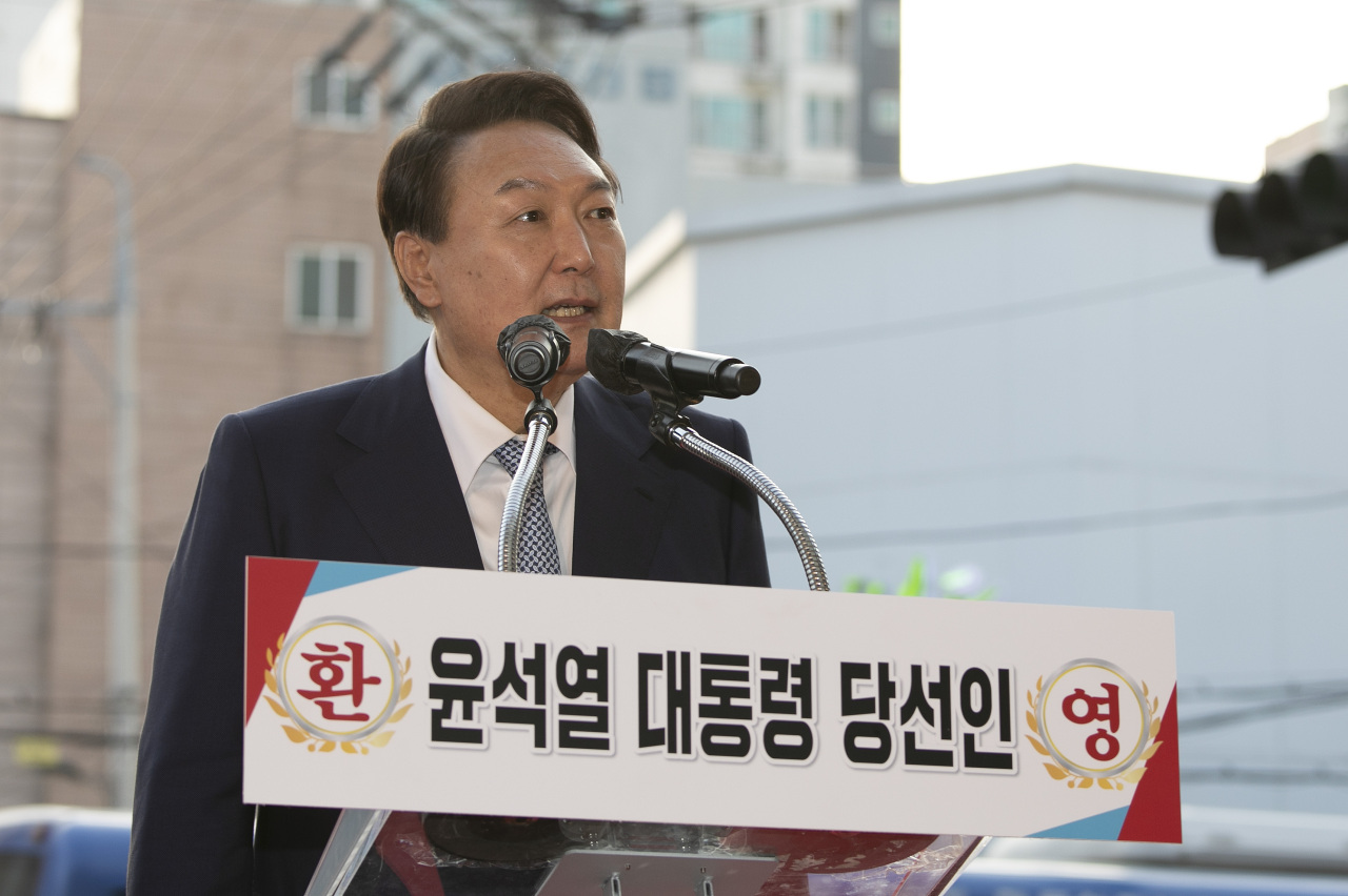 President-elect Yoon Suk-yeol speaks during an event held in Pohang, North Gyeongsang Province, on Monday. (Joint Press Corps)