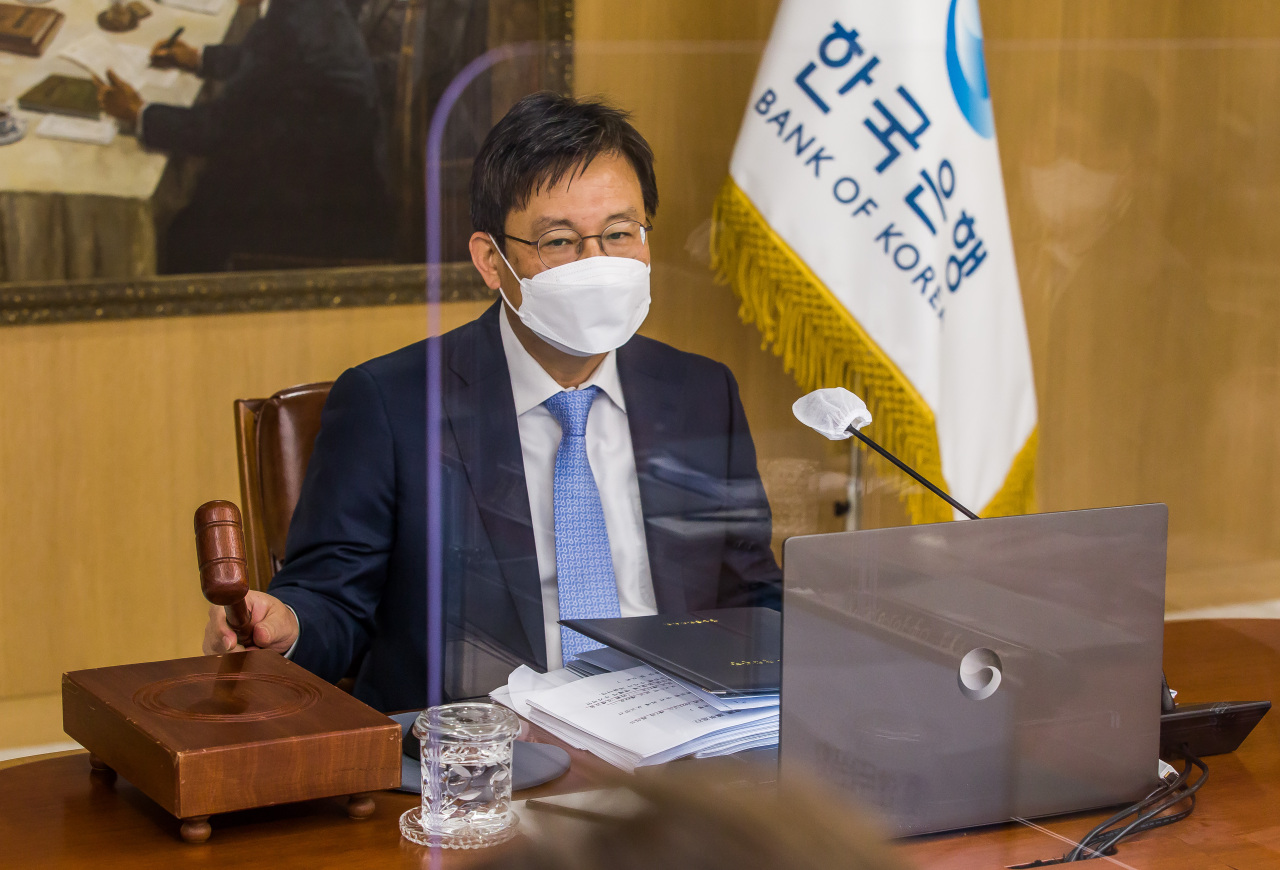 Joo Sang-yeong, the Bank of Korea`s monetary policy board member presides as the acting chair over a rate-setting meeting held at the central bank headquarters in Seoul on Thursday. (Yonhap)