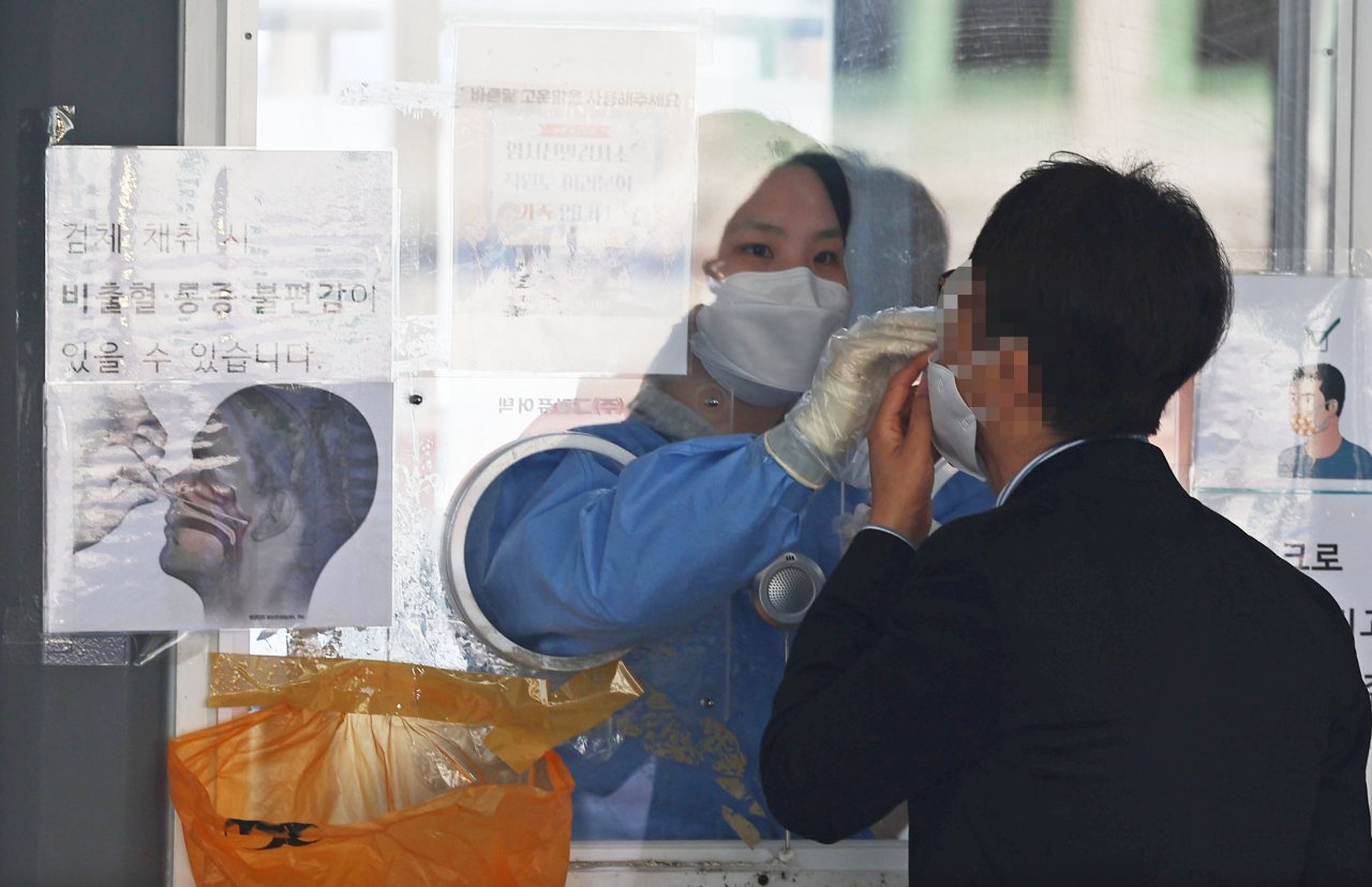 A man gets tested for COVID-19 at a screening center outside Seoul Station in the capital, in the file photo dated April 5, 2022. (Yonhap)