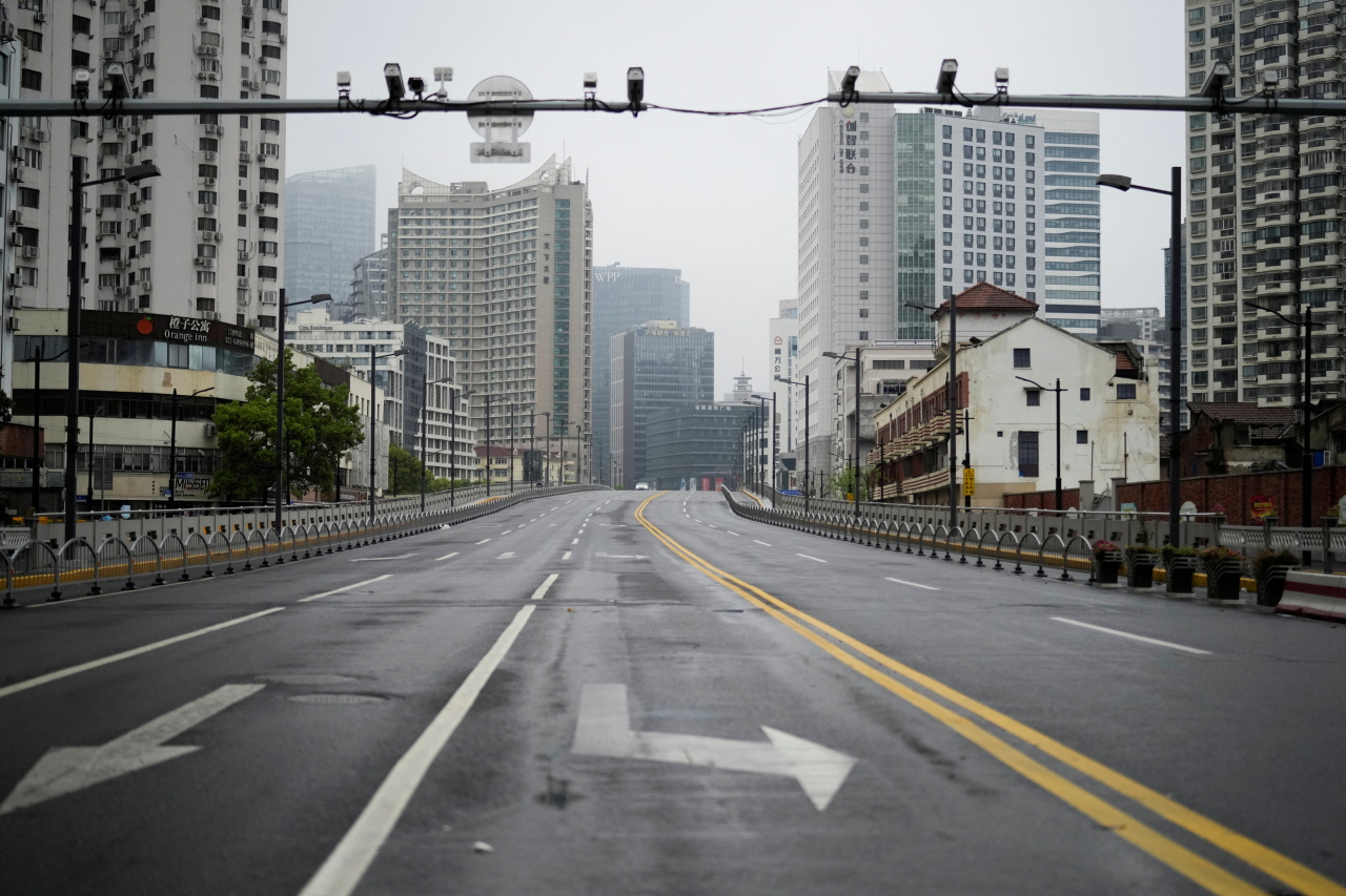 An empty road is seen during lockdown amid the coronavirus disease pandemic in Shanghai on Thursday. (Reuters-Yonhap)
