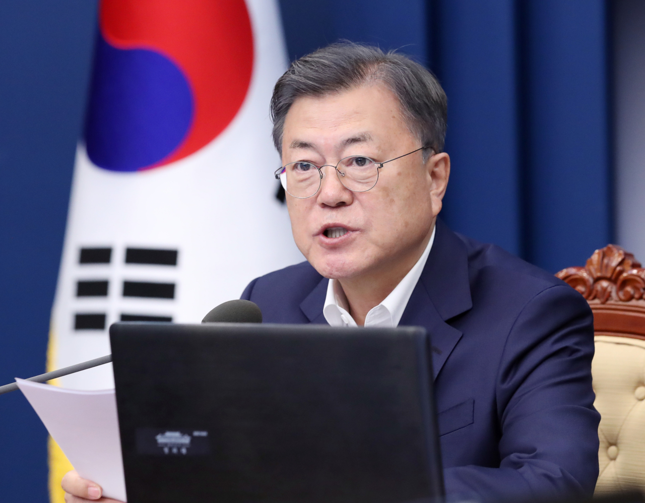 President Moon Jae-in speaks during a meeting with his senior secretaries at the presidential office Cheong Wa Dae in Seoul on April 11, 2022. (Yonhap)