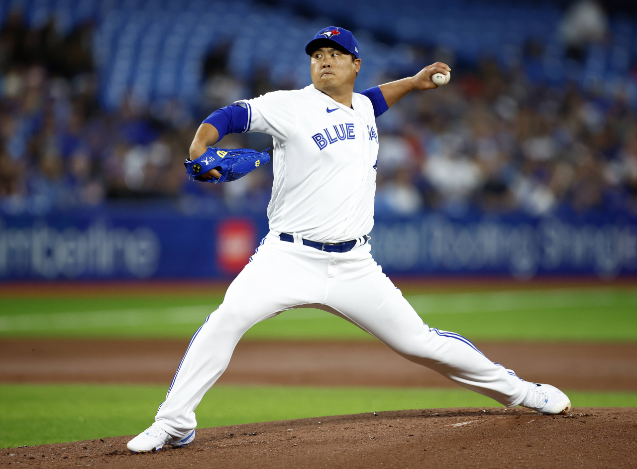 In this Getty Images photo, Ryu Hyun-jin of the Toronto Blue Jays pitches against the Texas Rangers in the top of the first inning of a Major League Baseball regular season game at Rogers Centre in Toronto on Apr. 10. (Getty Images)