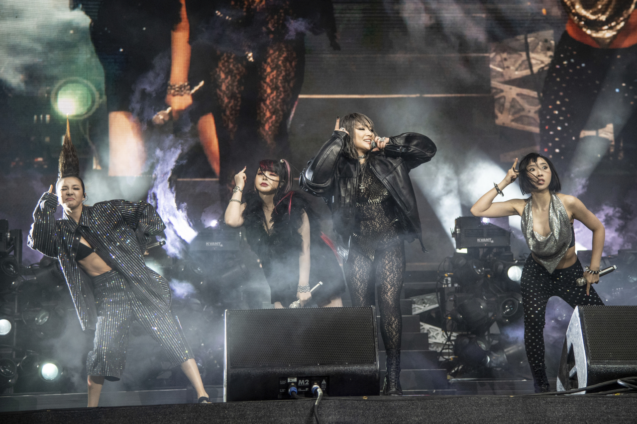 2NE1 performs “I Am the Best” at the Coachella Music & Arts Festival at the Empire Polo Club in Indio, California, on Saturday. (AP-Yonhap)