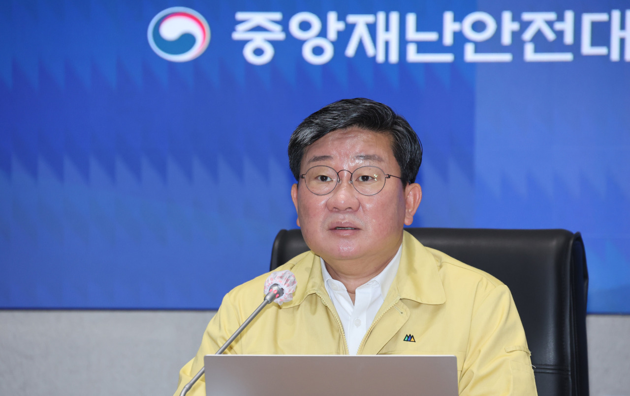 Interior Minister Jeon Hae-cheol speaks during a COVID-19 response meeting, Wednesday. (Yonhap)