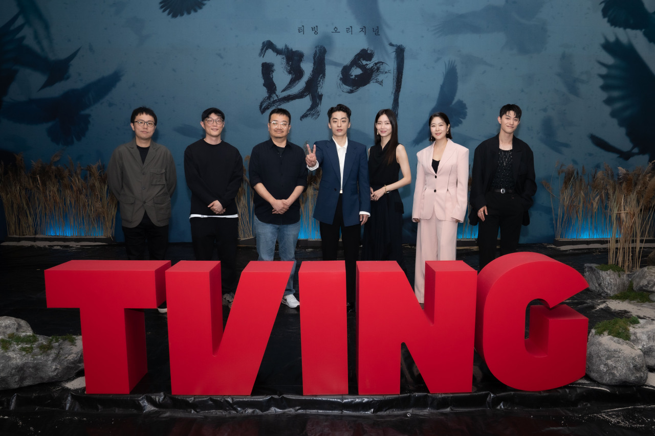 From left: Director Jang Kun-jae, scriptwriters Ryu Yong-jae, Yeon Sang-ho, actors Koo Kyo-hwan, Shin Hyun-bin, Kim Ji-young and Kwak Dong-yeon pose for photos before an online press conference for “Monstrous” on Friday. (Tving)