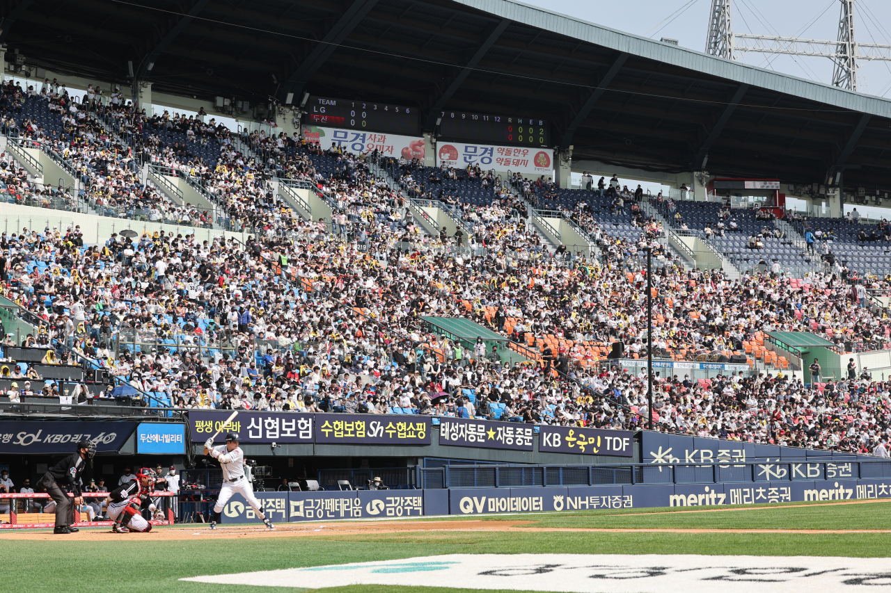 Fans attend a Korea Baseball Organization regular season game between the home team Doosan Bears and the LG Twins at Jamsil Baseball Stadium in Seoul on Sunday. (Yonhap)