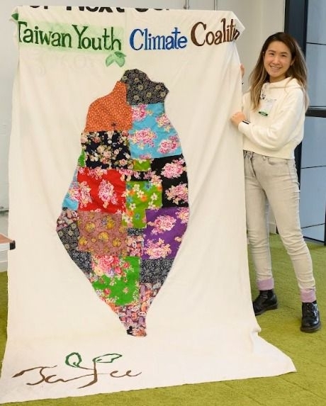 Jia-yi Lin, member of Taiwan Youth Climate Coalition, poses for photos while presenting her group’s project at an event held at COY 16, a youth event arranged by the United Nations Framework Convention on Climate Change, last year. (TWYCC)