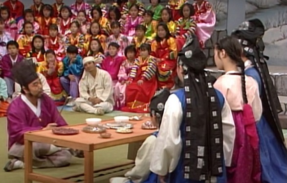 A screenshot shows a Korean traditional play based on the old tale ”Ong-Go-Jip Cheon,“ written anonymously during the Joseon era. It aired on KBS on Feb. 6, 1989. (KBS)