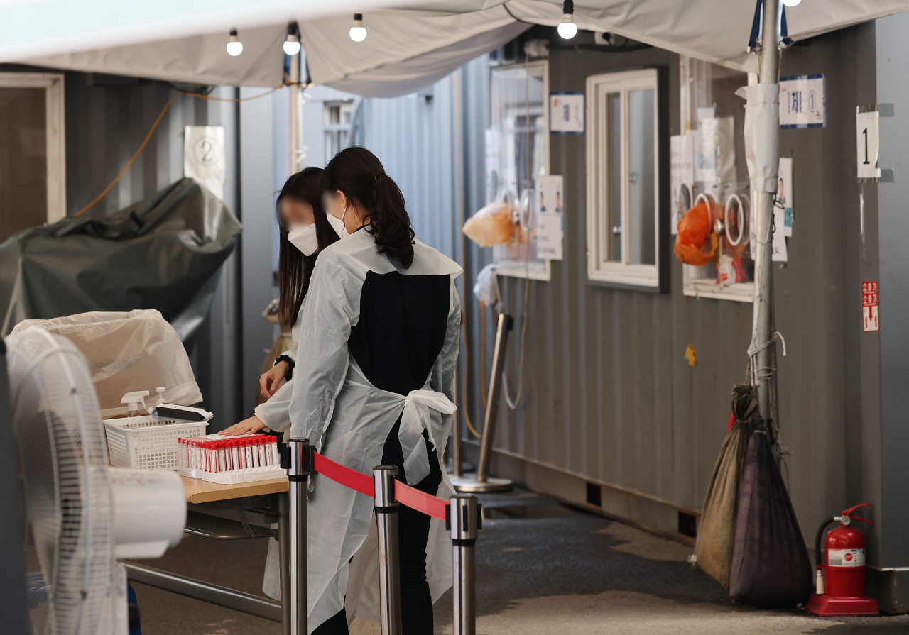 A makeshift clinic in central Seoul on Tuesday. (Yonhap)