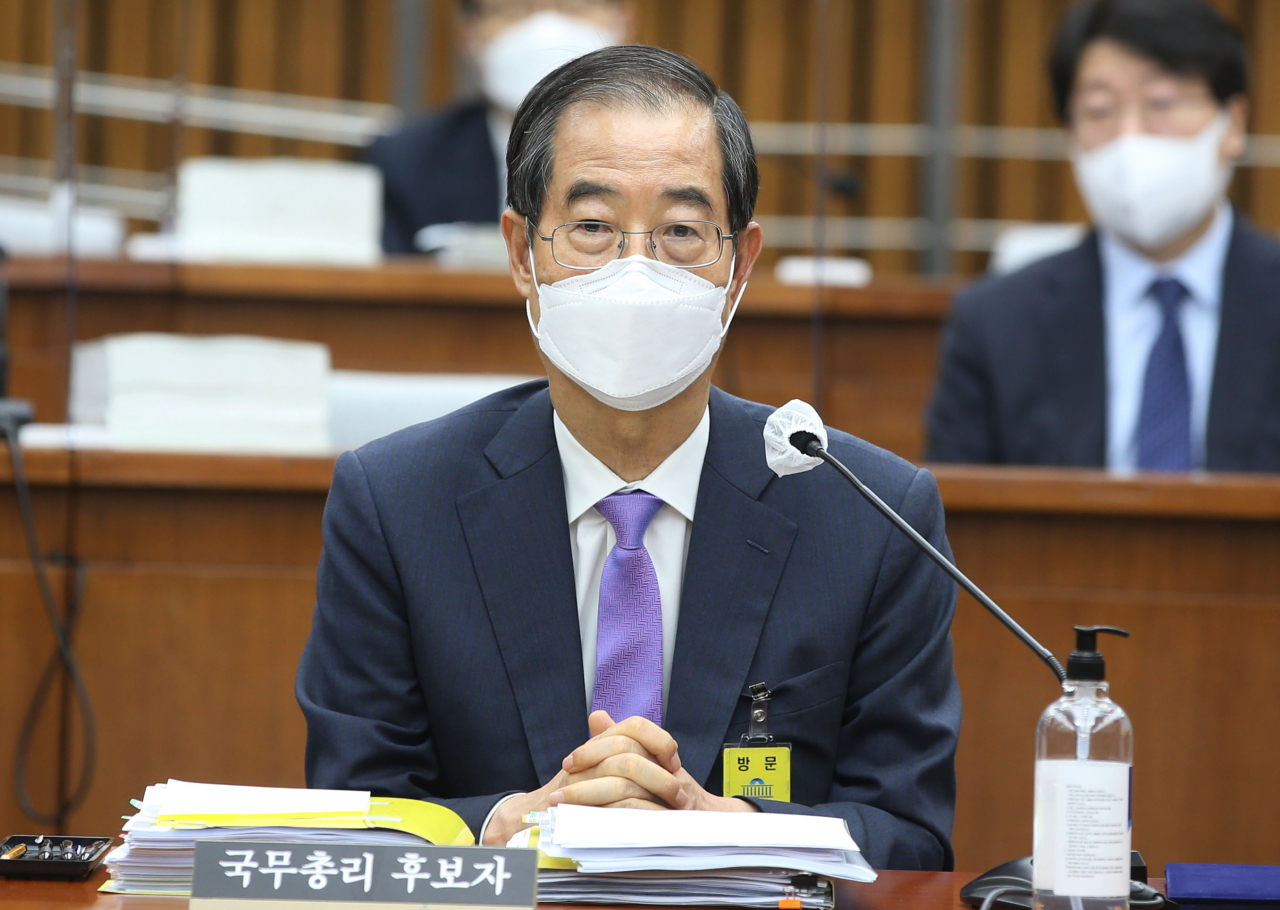 Prime Minister nominee Han Duck-soo attends his confirmation hearing at the National Assembly in Seoul on Monday. (Yonhap)