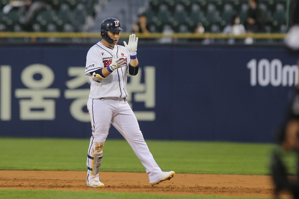 Kim In-tae of the Doosan Bears celebrates after hitting an RBI single against the NC Dinos during the bottom of the second inning of a Korea Baseball Organization regular season game at Jamsil Baseball Stadium in Seoul on Tuesday, in this photo provided by the Bears. (Doosan Bears)