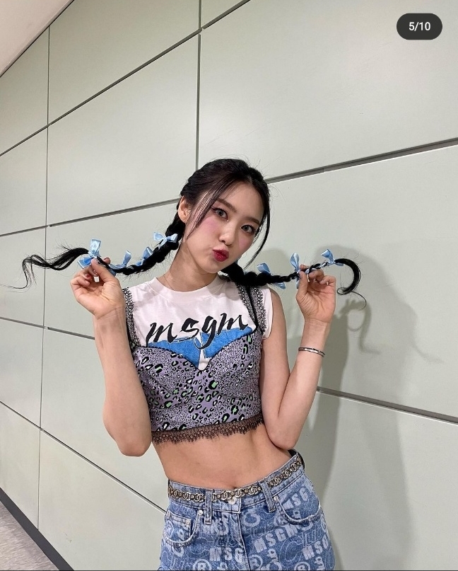 Jiho of Oh My Girl wears a braided hairstyle. (Jiho’s Instagram)