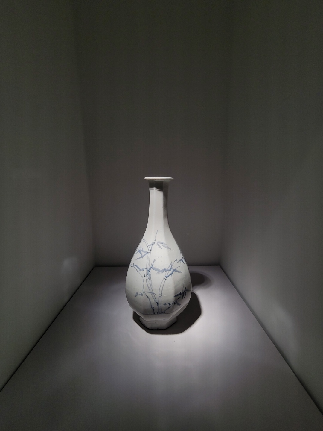 “Faceted Bottle with Bamboo” from the 18th century is on display at the National Museum of Korea (Park Yuna/The Korea Herald)