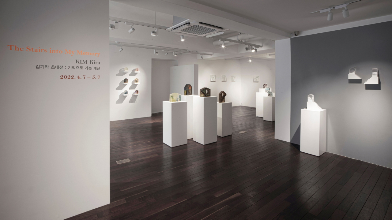 Installation view of “The Stairs into My Memory” at Gallery Sklo in Seoul (Gallery Sklo)