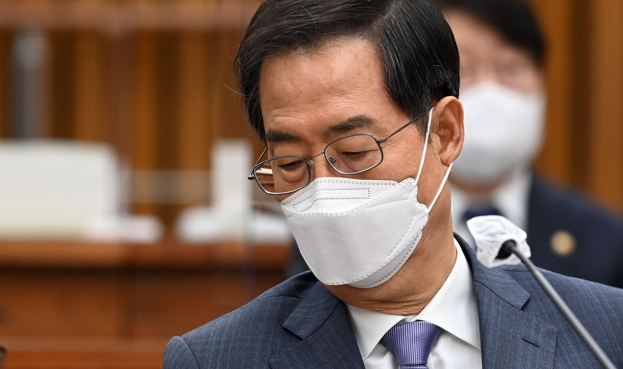 Prime Minister nominee Han Duck-soo attends a parliamentary confirmation hearing on Monday in Seoul. Yonhap