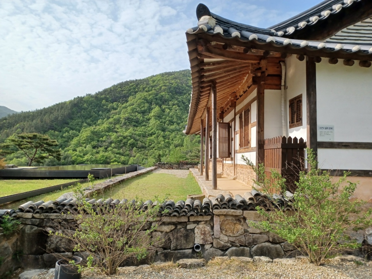 Guests can stay overnight in Awon’s 250-year-old hanok. (Lee Si-jin/The Korea Herald)