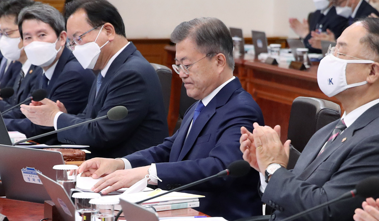 President Moon Jae-in oversees the last Cabinet meeting of his five-year term at the presidential office in Seoul on Tuesday. (Yonhap)