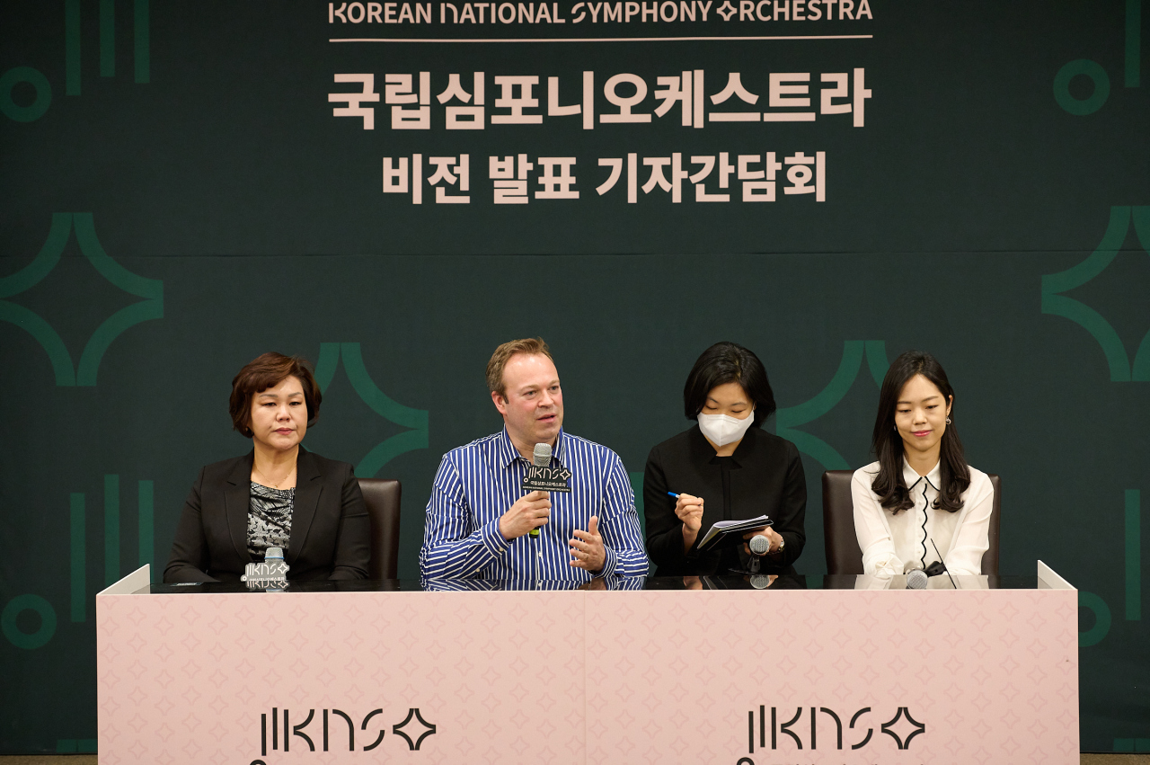 Cap: Korean National Symphony Orchestra Artistic Director David Reiland (second from left), CEO Choi Jung-sook (left) and Chun Yie-eun (first from right) participate in a press conference held at Seoul Arts Center on Tuesday.(KNSO)