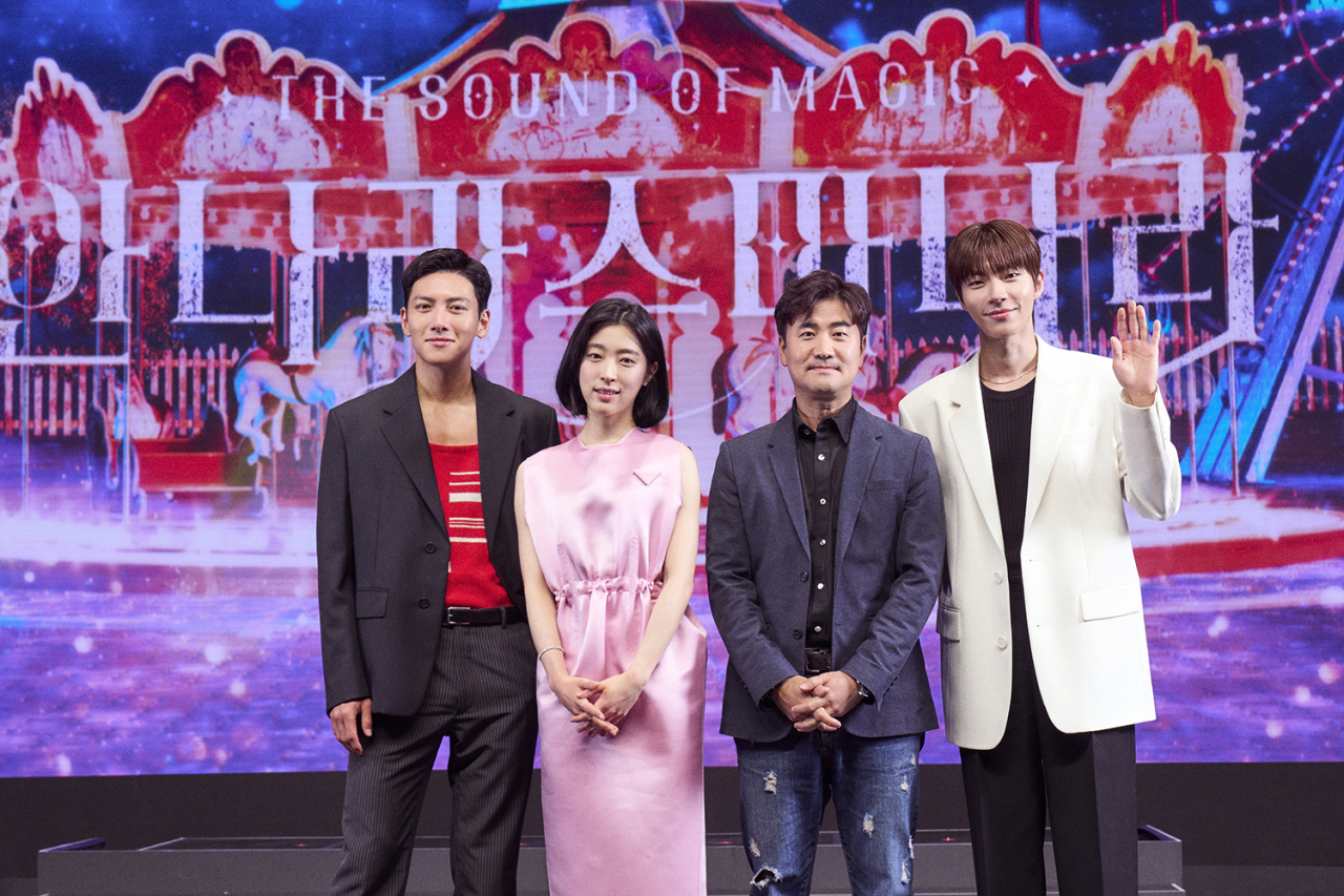 From left: Actors Ji Chang-wook, Choi Sung-eun, director Kim Sung-youn and actor Hwang In-youp pose for photos before an online press conference on Tuesday. (Netflix)