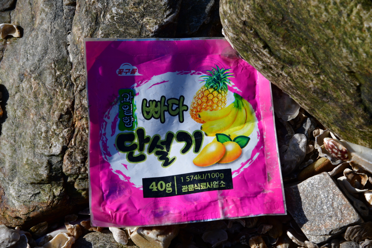 A wrapper of a fruit-flavored butter castella (Photo Credit: Kang Dong-wan)