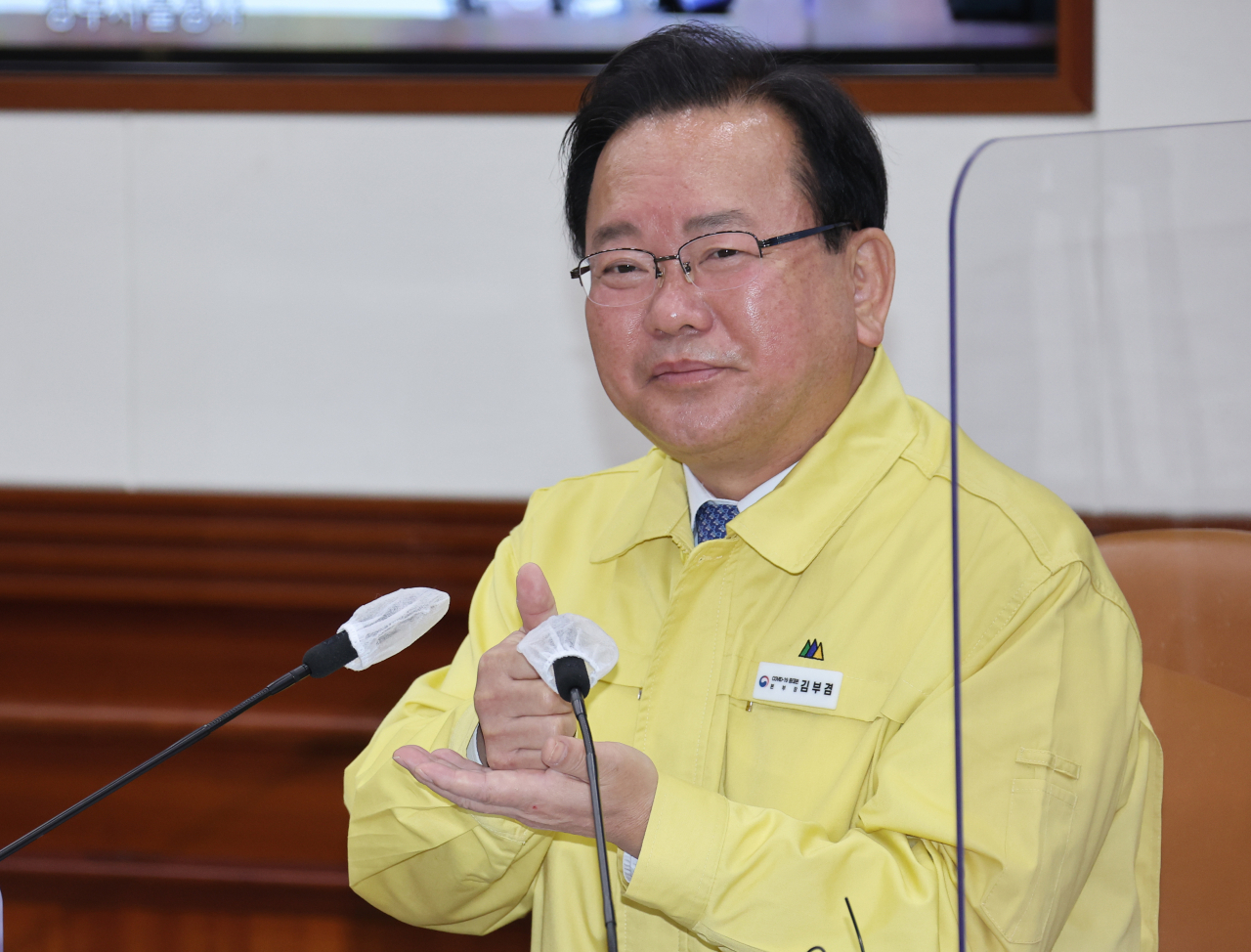 Prime Minister Kim Boo-kyum poses during a meeting of the Central Disaster and Safety Countermeasures Headquarters on COVID-19 at the government complex in Seoul on Friday. (Yonhap)