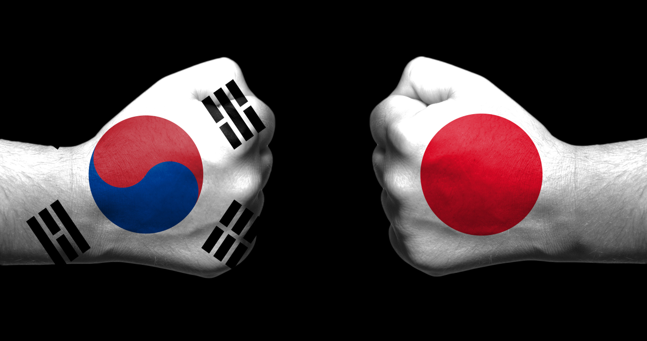 South Korean (left) and Japanese flags. (123rf)