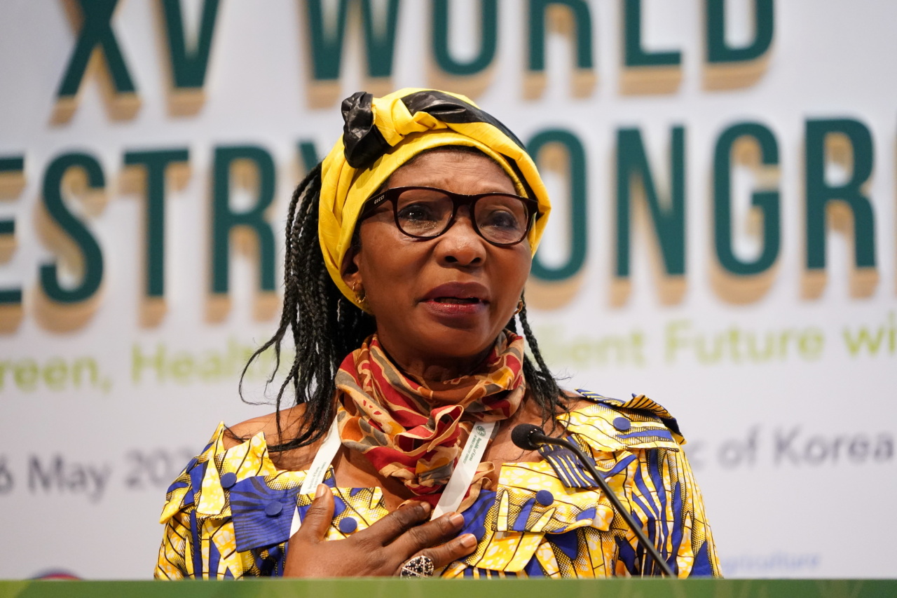 Cameroonian activist Cecile Ndjebet speaks during an award ceremony for the 2022 Wangari Maathai Forest Champions Award, held in Seoul, Thursday. (KFS)