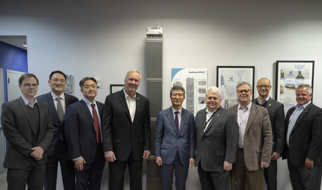 Samsung C&T and NuScale executives hold meeting at headquarters of NuScale Power in the US state of Oregon on Monday to reach agreement for comprehensive partnership for joint market development and expansion. (Samsung C&T)