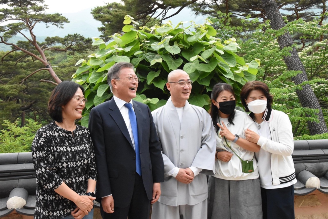 Former President Moon Jae-in (second from left) poses for photograph at Tongdosa in Yangsan, South Gyeongsang Province, Thursday. (Moon Jae-in’s Facebook)