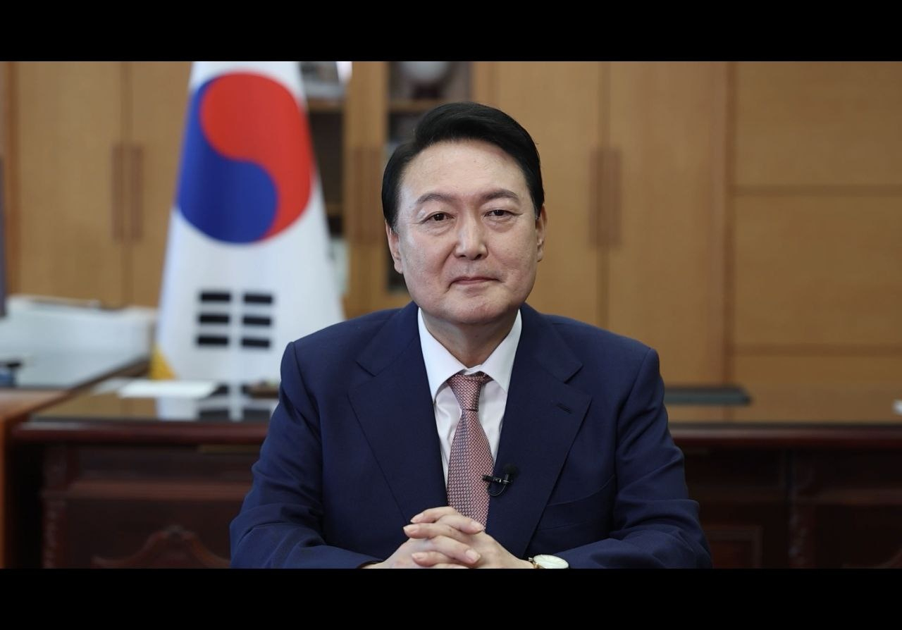 President Yoon Suk-yeol takes part in an online global summit at the presidential office in Seoul on Thursday, about efforts to tackle the coronavirus pandemic, in this screenshot released by the office. During the second Global COVID-19 Summit that was held virtually and co-hosted by the United States, Belize, Germany, Indonesia and Senegal, Yoon said in a prerecorded message that South Korea will provide an additional US$300 million for a global anti-COVID-19 partnership. (Yonhap)
