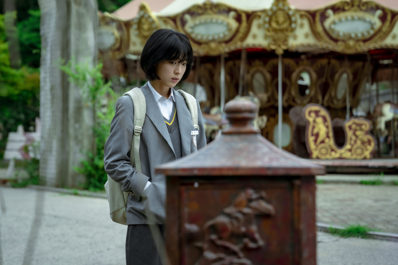 Choi Sung-eun plays the teenage girl Yoon Ah-yi in “The Sound of Magic” (Netflix)