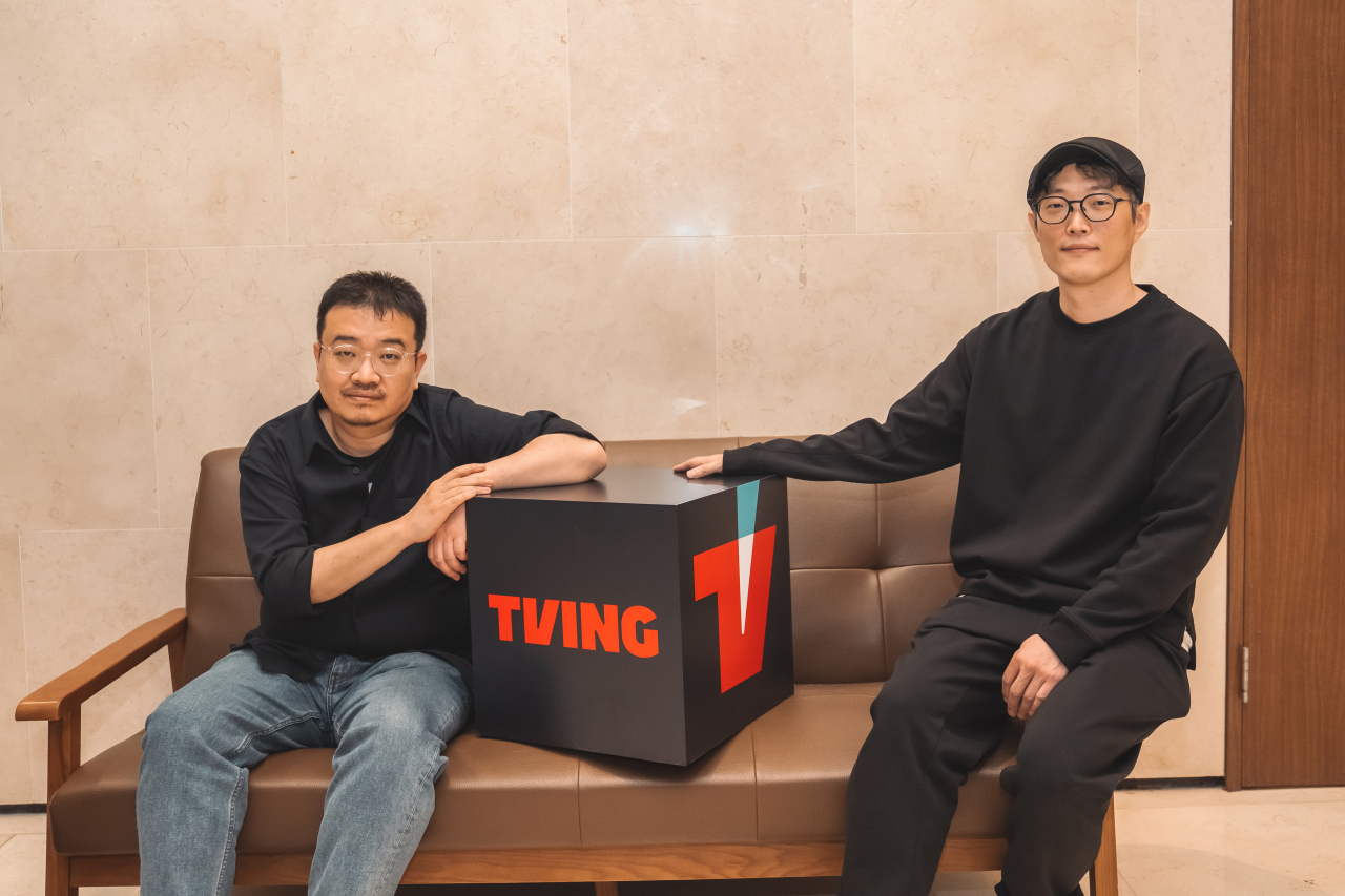 Screenwriters Yeon Sang-ho (left) and Ryu Yong-jae (Tving)