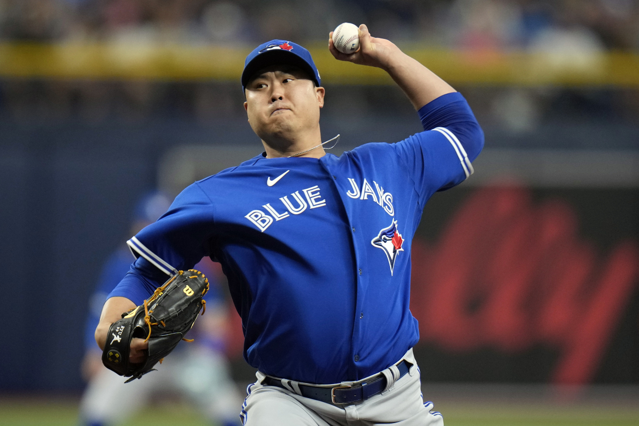 In this Associated Press photo, Ryu Hyun-jin of the Toronto Blue Jays pitches against the Tampa Bay Rays during the bottom of the first inning of a Major League Baseball regular season game at Tropicana Field in St. Petersburg, Florida, on Saturday. (AP-Yonhap)