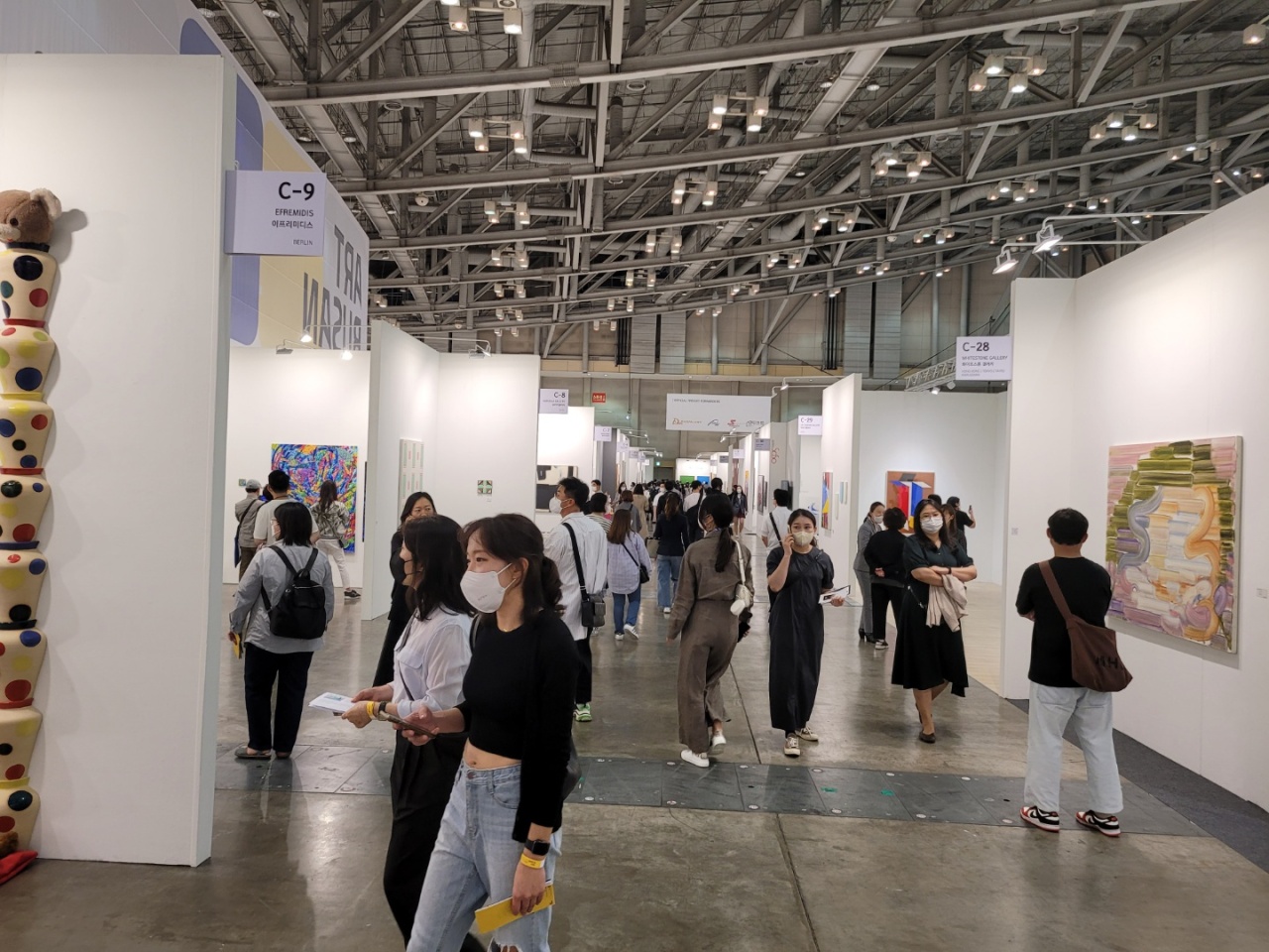 Art Busan 2022 was held from Thursday to Sunday at Bexco Exhibition Center in Busan. (Park Yuna/The Korea Herald)