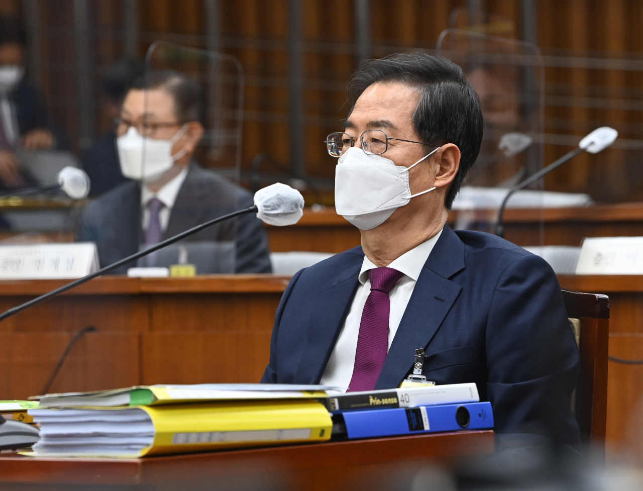 Prime Minister nominee Han Duck-soo undergoes his confirmation hearing at the National Assembly on May 3. (Joint Press Corps)