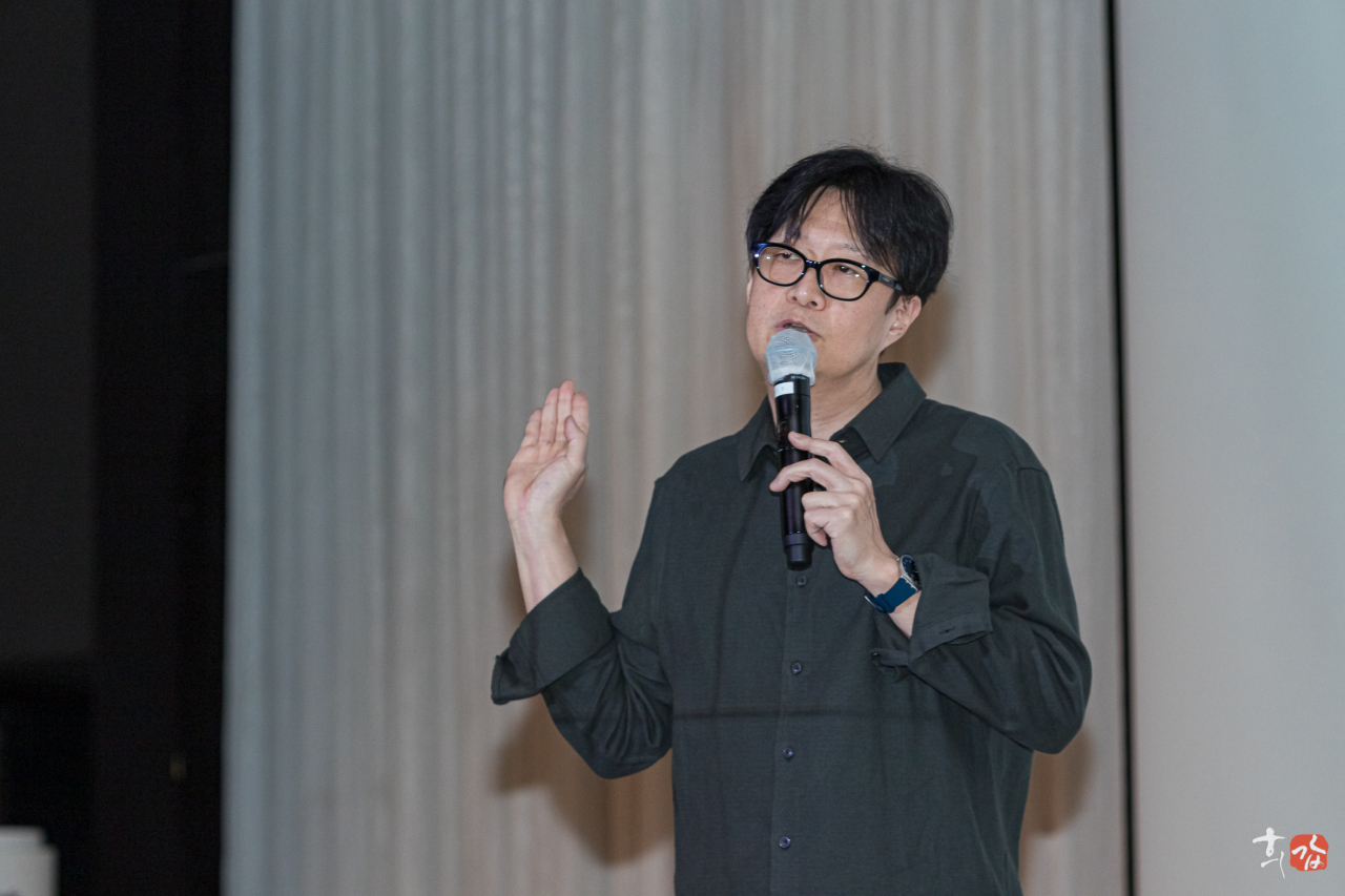 Kim Byung-gyu, a business professor at Yonsei University, speaks during the 41th entrepreneurship forum hosted by Challenge and Sharing. (Challenge and Sharing)