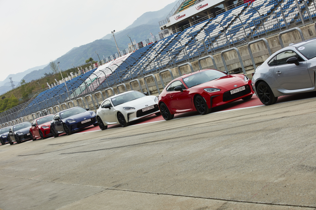 Toyota GR86 lined up at racing circuit of Inje Speedium in Gangwon Province on Wednesday. (Toyota Motor Korea)