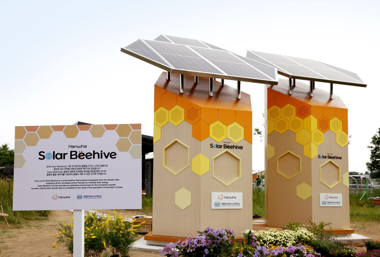 A solar beehive is operated by electricity produced by using Hanwha Group’s solar panels on the top. (Hanwha Group)