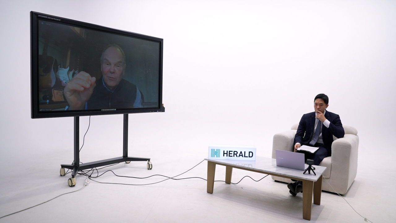 The Korea Herald interviews Don Tapscott via online video conference at the Herald Square on April 28 in Seoul (Kim Su-hyeon/The Korea Herald)