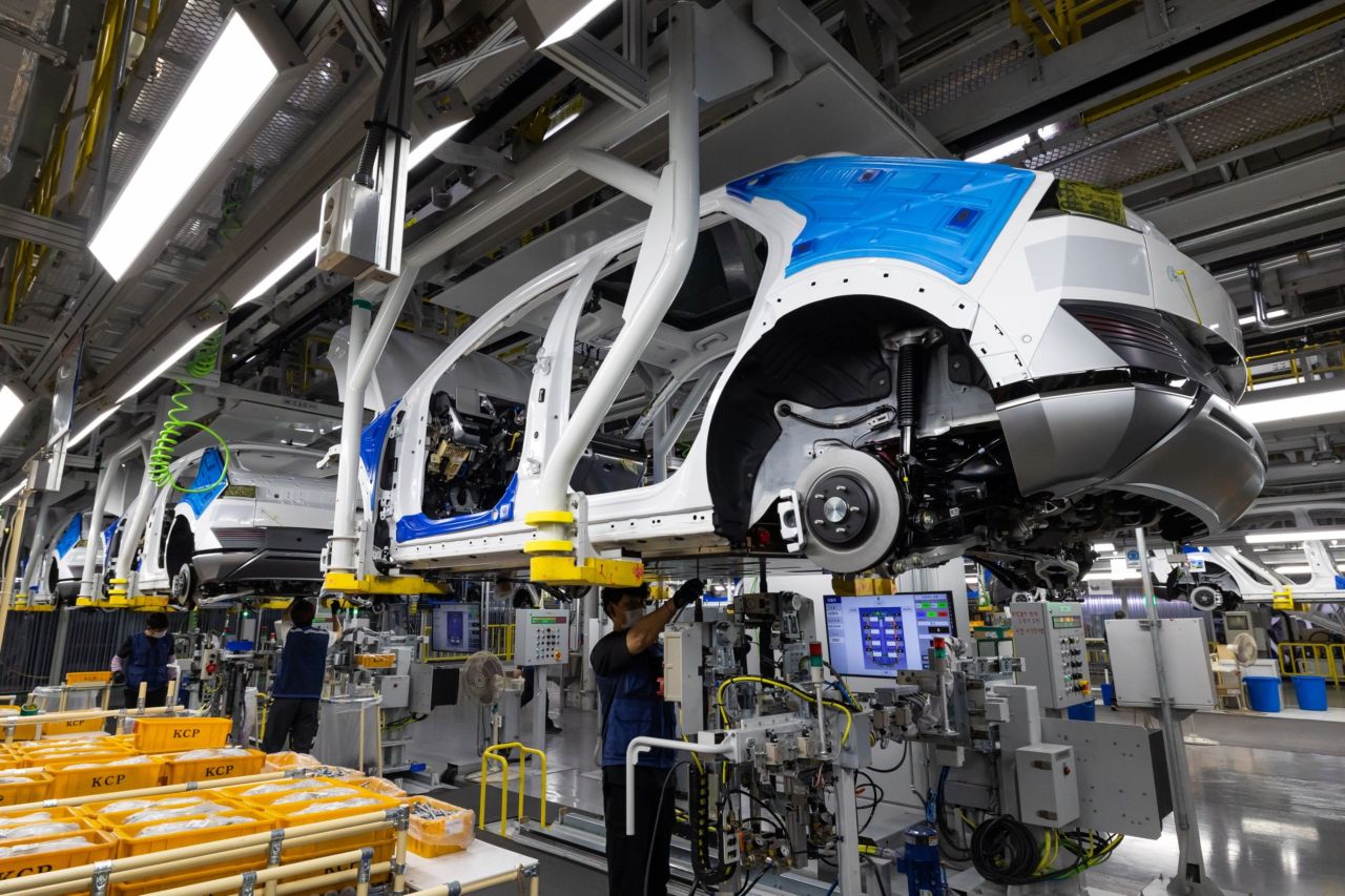 Employees work on the production line manufacturing Hyundai Motor’s Ioniq 5 electric vehicles at the company’s plant in Ulsan, South Korea, in this photo taken on Jan. 20, 2022. (Bloomberg)