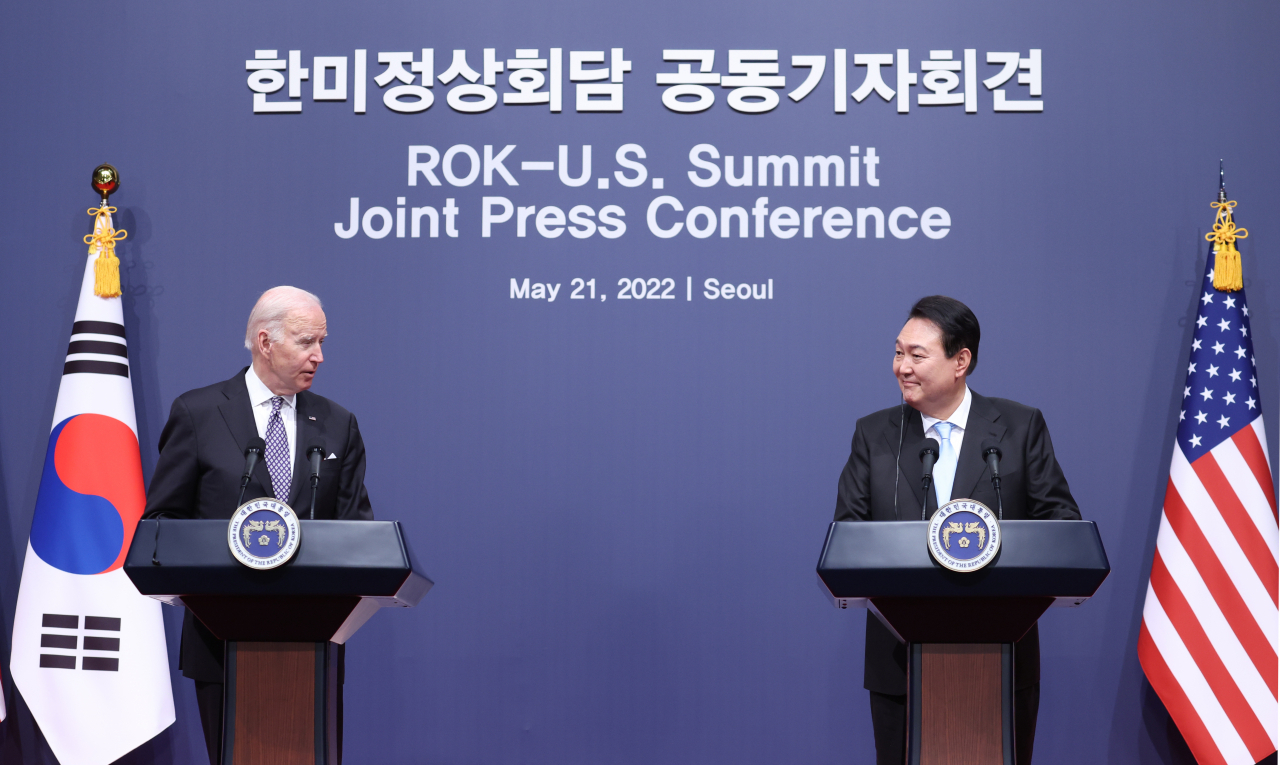 South Korean President Yoon Suk-yeol (R) and US President Joe Biden speak during a joint news conference after holding talks at the presidential office in Seoul last Saturday. (Yonhap)