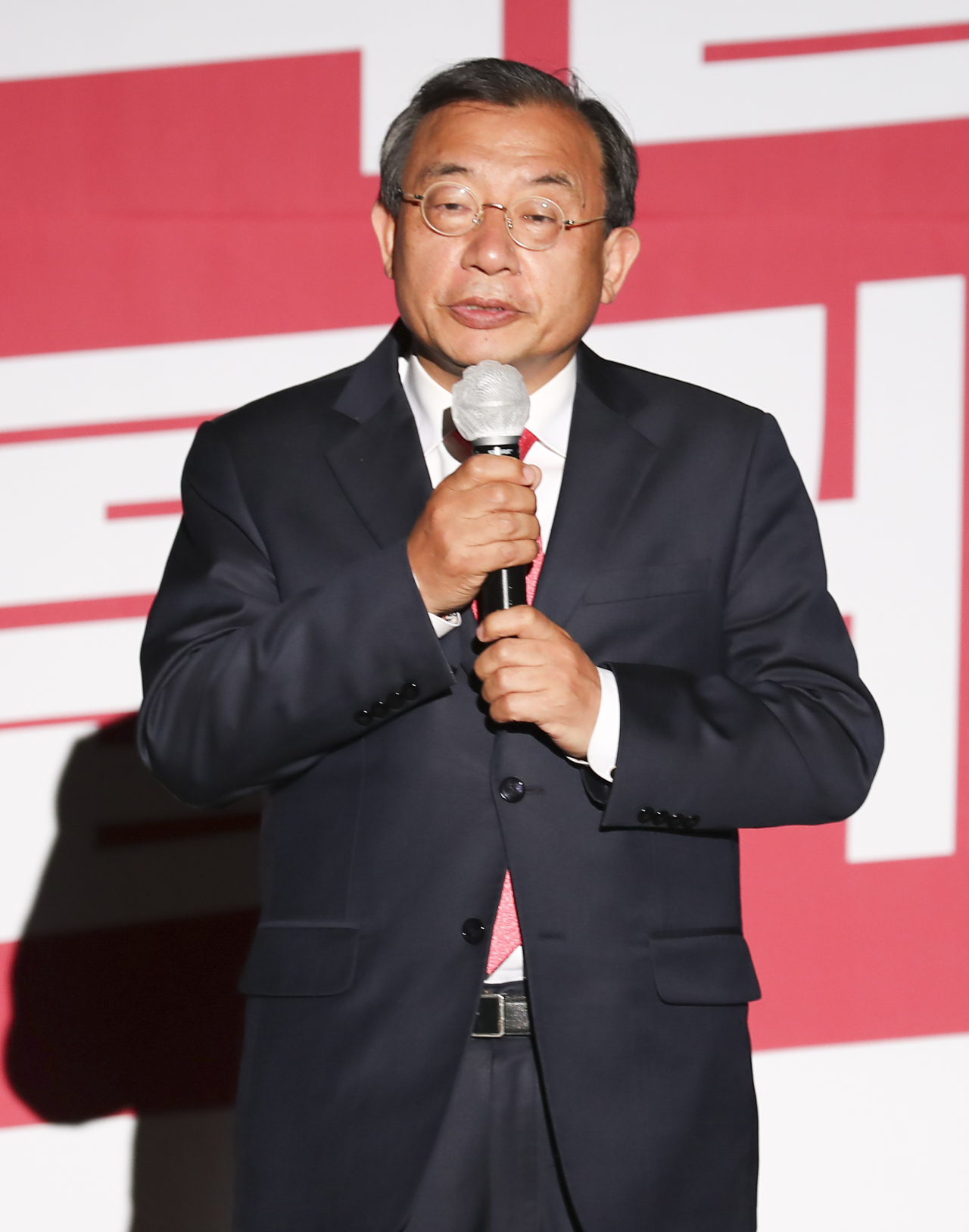 Candidate Lee Jung-hyun running for governor of South Jeolla Province speaks at an event held by People Power Party at the National Assembly in Yeouido, western Seoul, on May 6. (Yonhap)