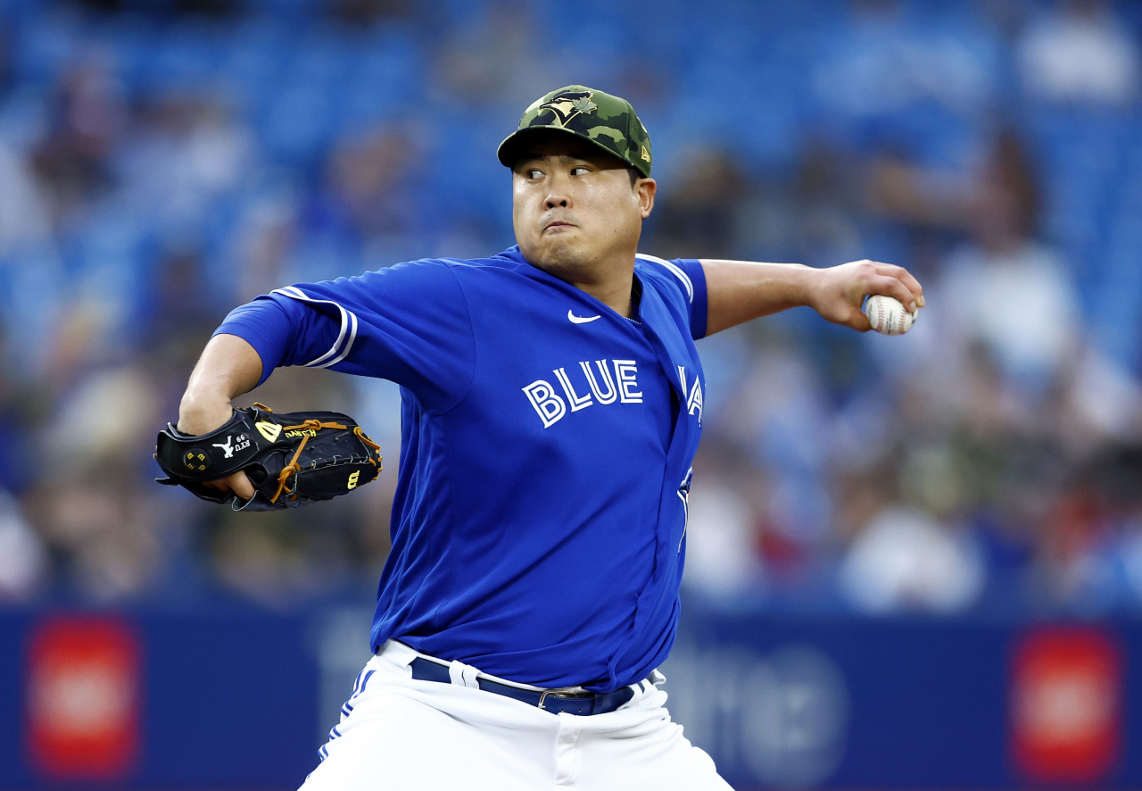 In this Getty Images photo from last Friday, Ryu Hyun-jin of the Toronto Blue Jays pitches against the Cincinnati Reds during the top of the third inning of a Major League Baseball regular season game at Rogers Centre in Toronto. (Yonhap)