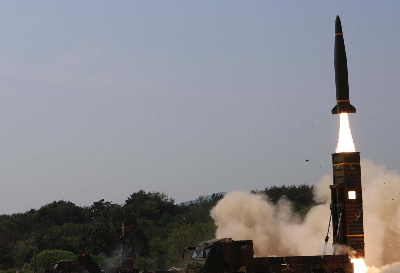 South Korea and the US on Wednesday conducted a combined live-fire exercise at around 10:20 a.m. to “demonstrate the prompt strike capability of the combined force to deter further provocations by North Korea,” JCS said. South Korea’s Hyunmoo-2 short-range ballistic missile and one US Army Tactical Missile System (ATACMS) missile were fired in Gangneung, Gangwon Province.