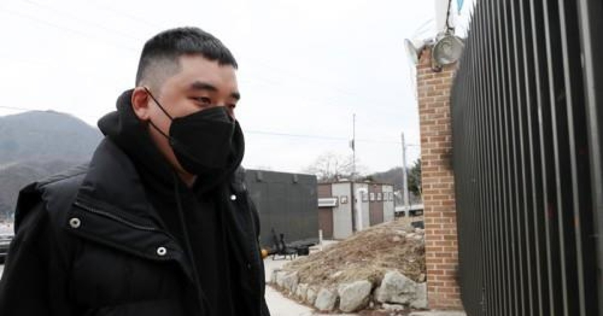 This March 9, 2020, file photo shows Seungri, the disgraced former member of K-pop boy band BIGBANG, entering an Army training camp in Cheorwon, about 90 kilometers northeast of Seoul. (Yonhap)