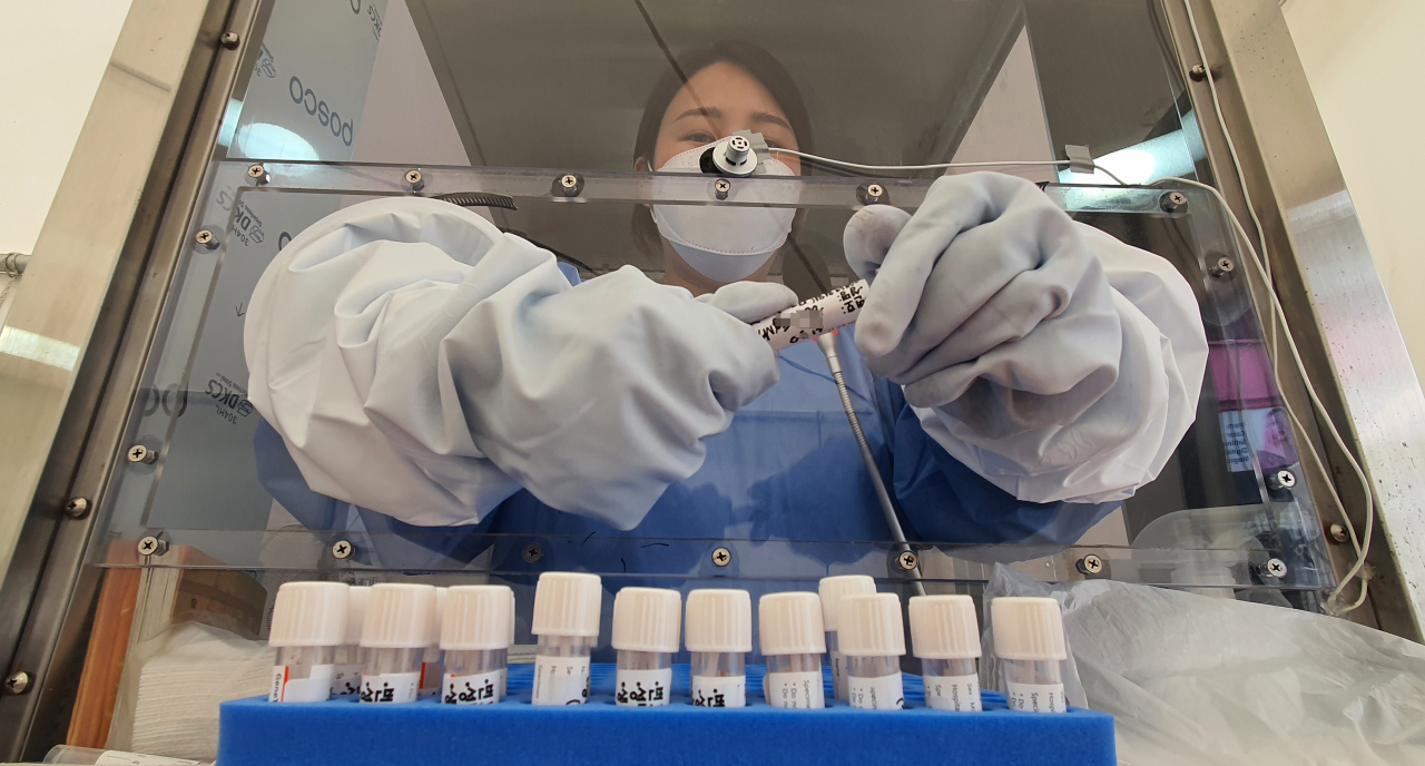 A health worker prepares for a coronavirus test at a testing center in Seoul last Thursday. (Yonhap)