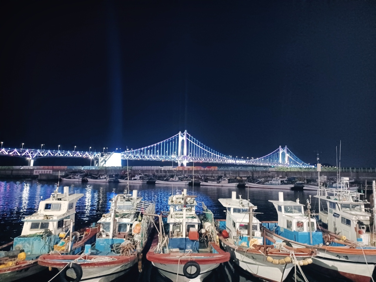 Nighttime view of Gwangan Bridge (Lee Si-jin/The Korea Herald)