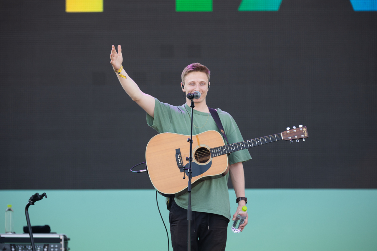 British singer-songwriter Etham performs onstage at Seoul Jazz Festival at the Olympic Park’s 88 Jandi Madang, in southeastern Seoul, on Friday. (Seoul Jazz Festival)